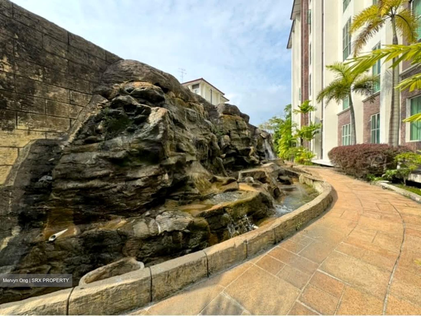 Landbay Condominium (D16), Condominium #566480271